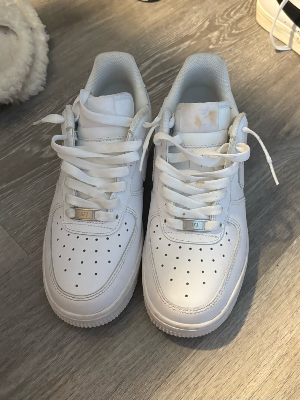 Nike air force ones -ill be cleaning off the stain View 2